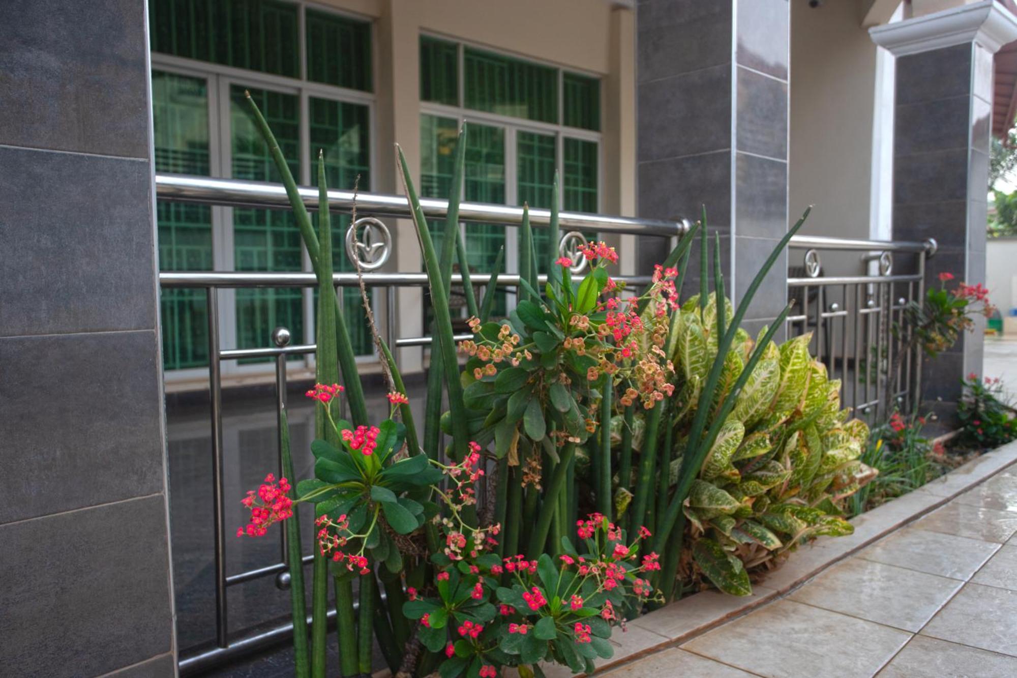 Labev Hotel Κούμασι Εξωτερικό φωτογραφία